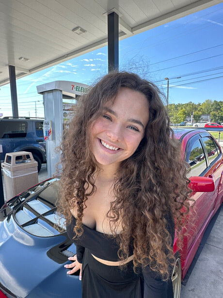 LilCherrii model hot picture