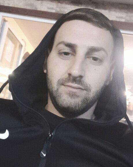 Robert1993 free pornstar pic