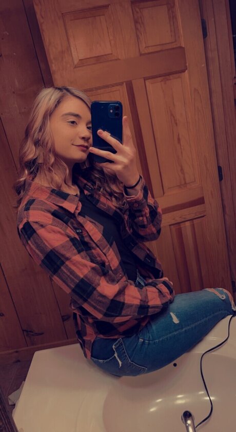 Kaitlin Lloyd naked actress gallery