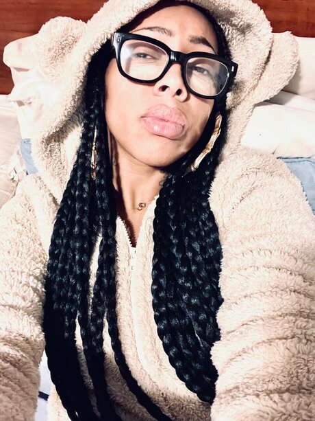 Rosy pink model naked picture