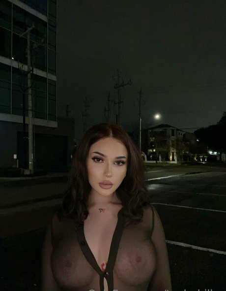 Tayler Hills naked star pic