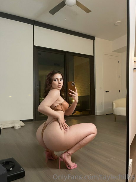 Tayler Hills nice pornstar img