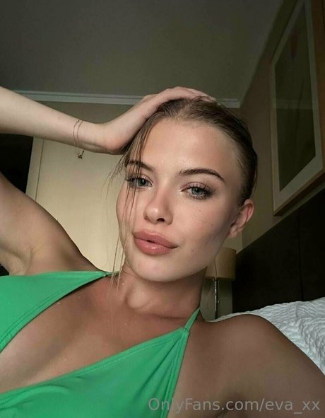 eva xx model perfect photo
