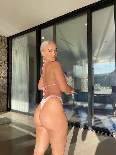 Madisun Sky art model pic