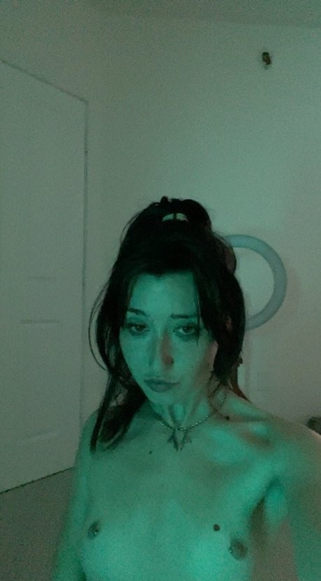 Anne Frank model hd image