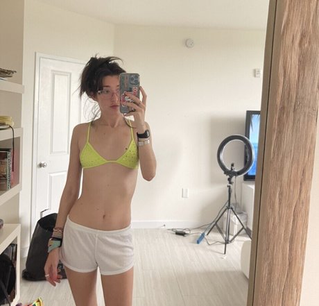 Anne Frank hot star pic