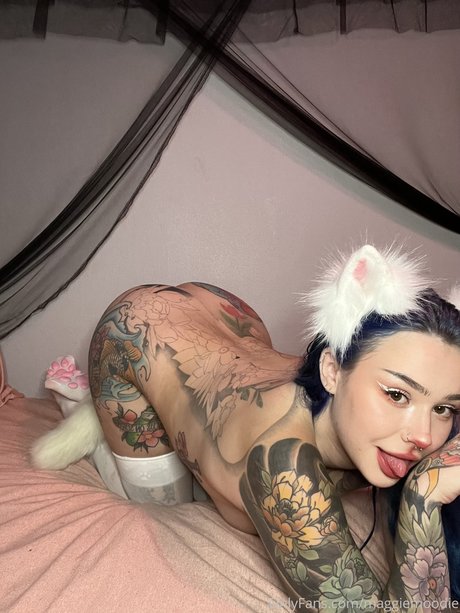 Moodie Maggie model best pictures