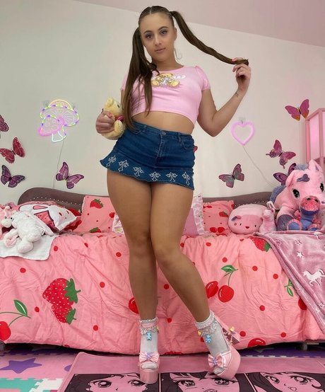 Gia Derza pretty star photo