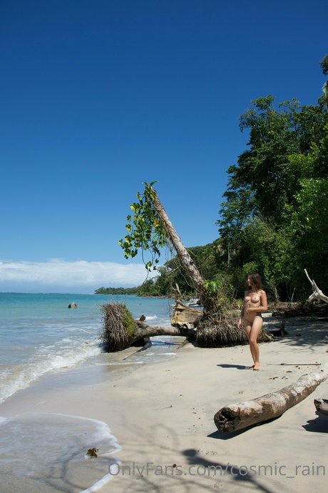 lesbian kissing onlyfans art nude gallery