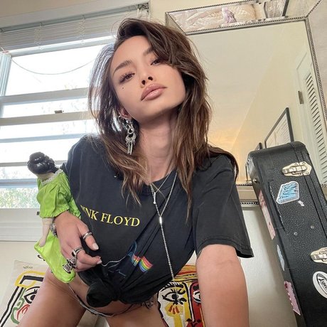 Kaile Goh beautiful star pictures