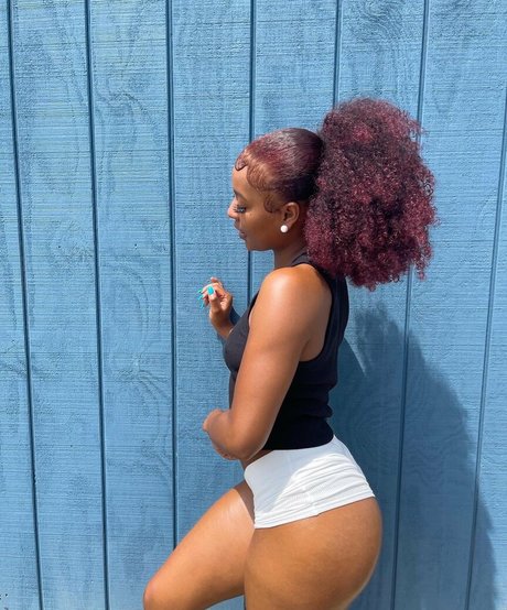 Saleema Mansur pretty star pic