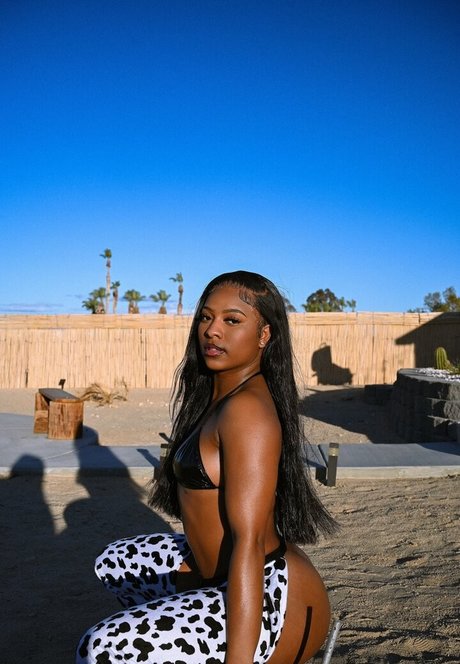 Saleema Mansur adult model image