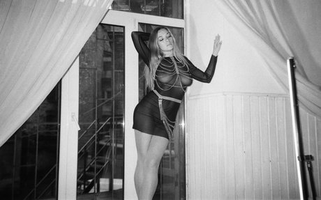 perfect shemale onlyfans porn pic