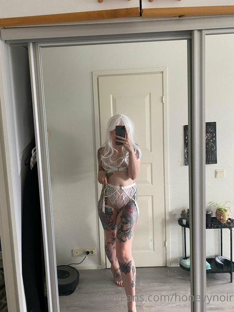 Honeyy Noir hot star pic