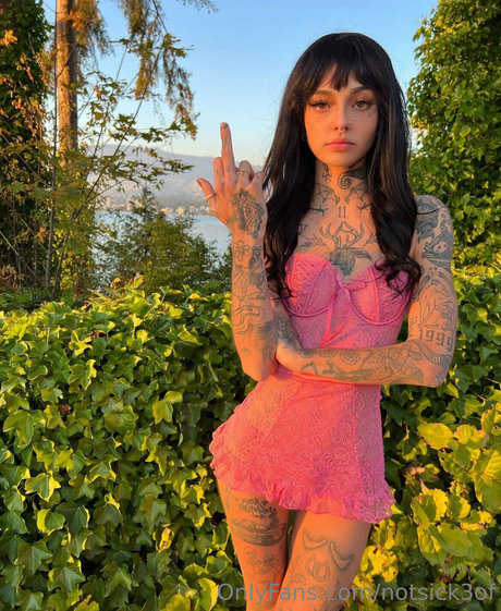 Notsick3_ naked actress galleries