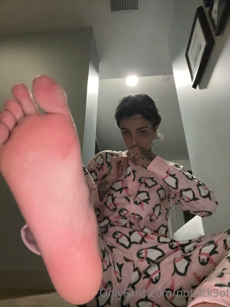 Notsick3_ model pornographic photo