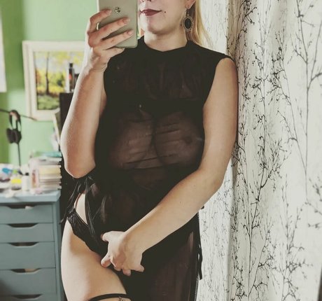 delimbre hot star picture