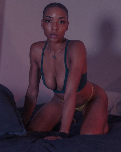 Frankiiy model erotic galleries