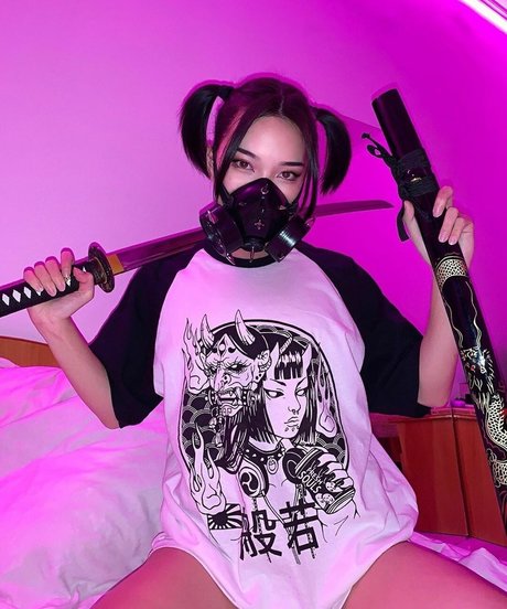 Ninja Vi sex model pic