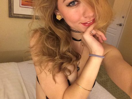 Lilylvy naked star photo