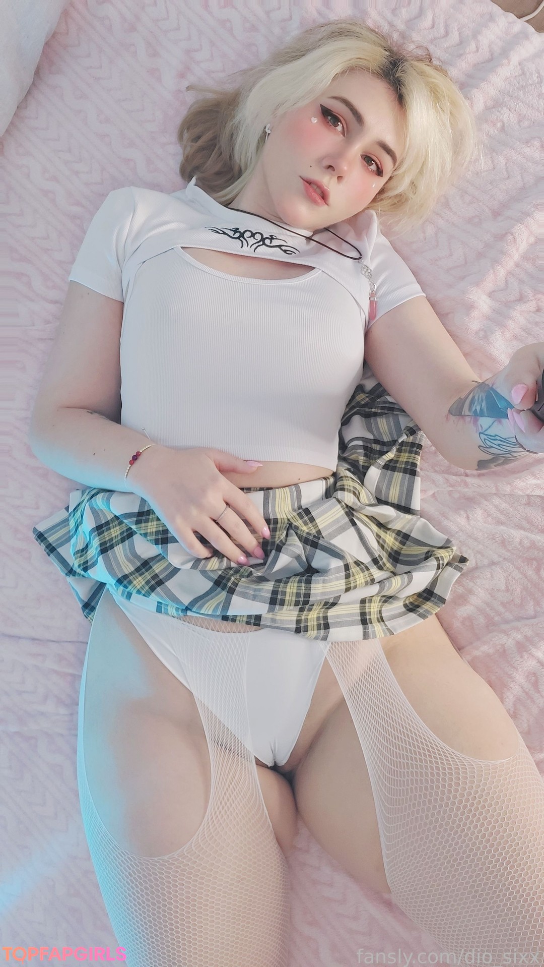 Dio Sixx naked actress pictures