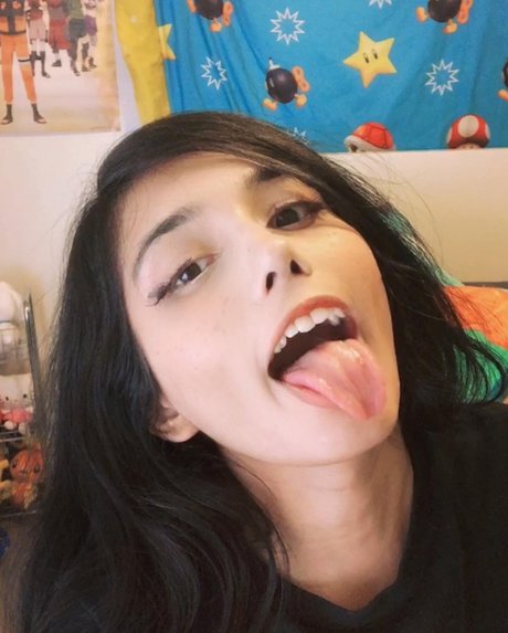 hinawynne nudes model images