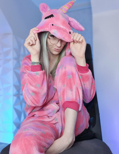 MissHowl xxx model images