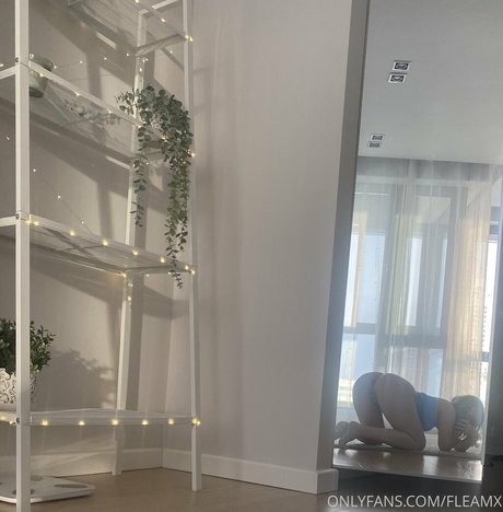 fleamx naked star images