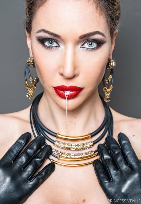 venus princesse model photo