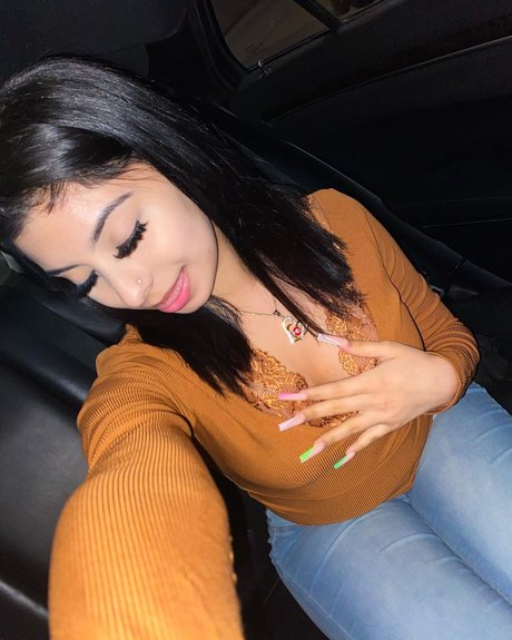 dayzevana hot actress pics