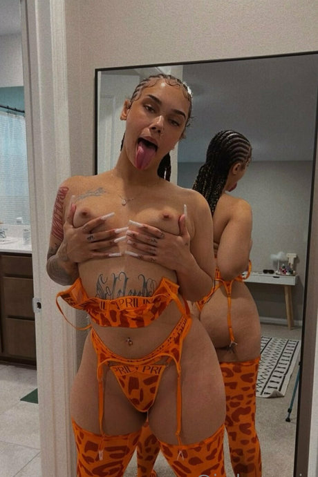 Indyamarie model hot picture