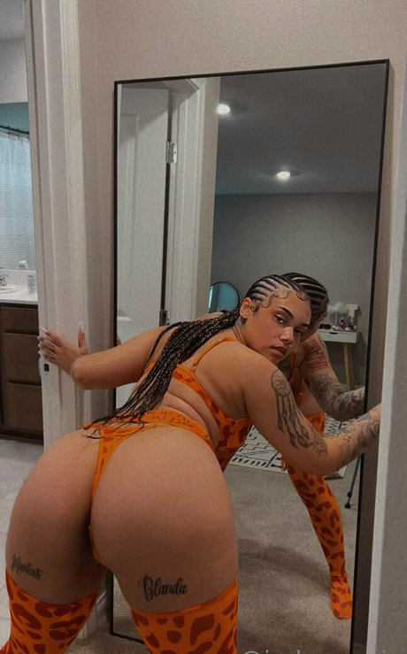 Indyamarie model naked image