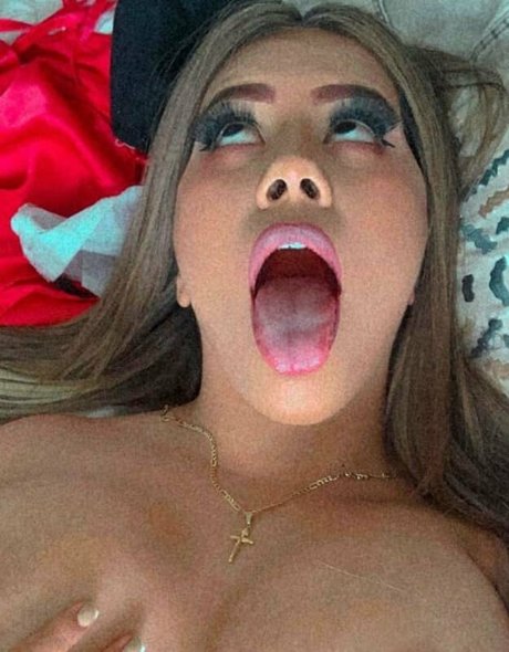 Desiree Gonzalez model sexy pics