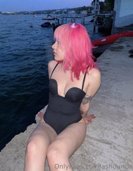 Ashounch hot model archive