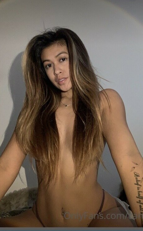 Cammylii pornographic model pic