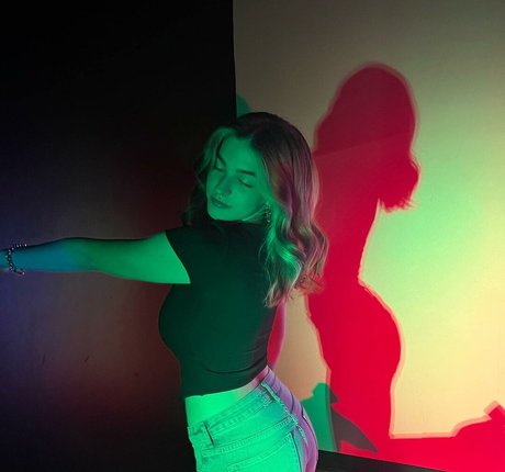 Riley F xxx model pics