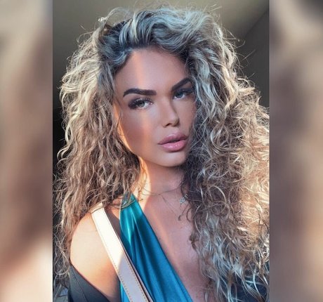 Nana Van Veghel naked model photos