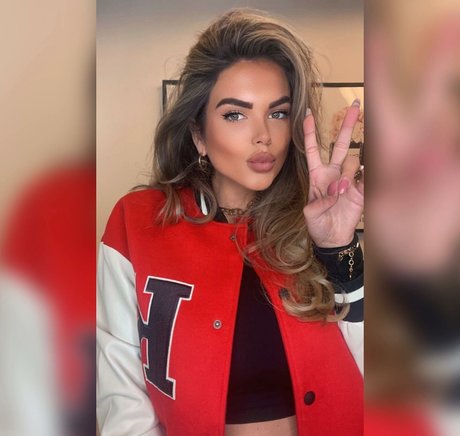 Nana Van Veghel naked model image