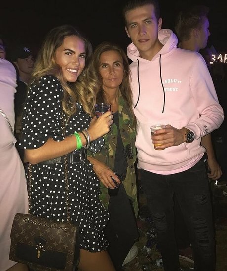 Nana Van Veghel art actress archive