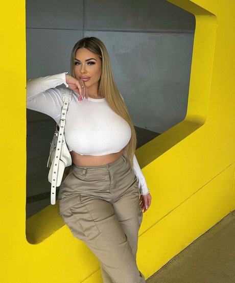 Lisa Amber high quality pornstar gallery