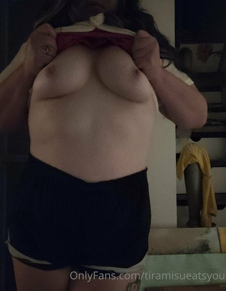 tiramisueatsyou naked star img