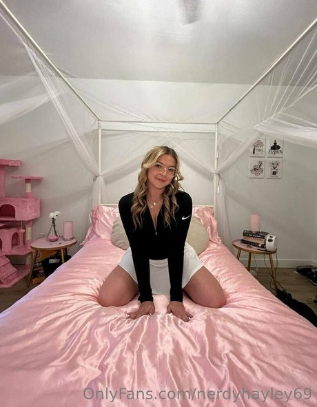 nerdyhayley69 nude model gallery