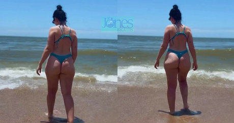 Bella Sant ASMR pornstar nude image