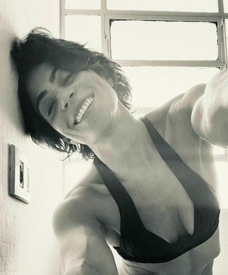 Carol Castro star picture