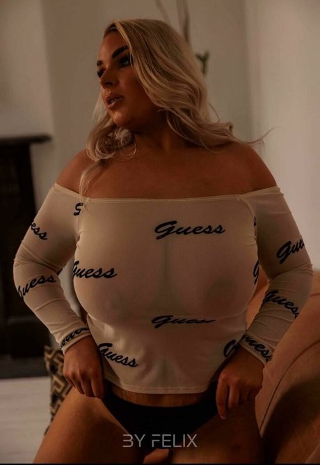 Ashleemunday erotic pornstar pictures