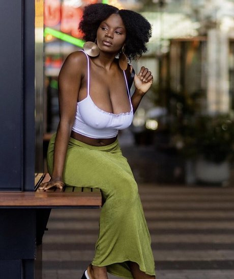 Stylebyambre IG pornstar sexy pic