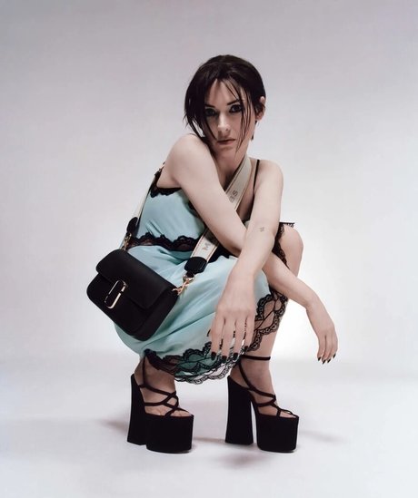 Winona Ryder pretty star archive
