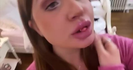 Elizabeth M pornographic model galleries