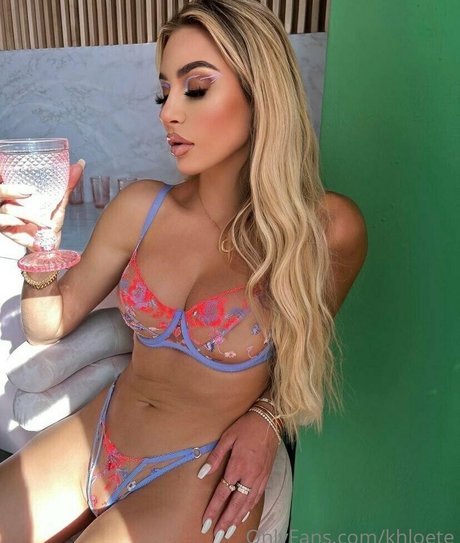 khloete model naked photo