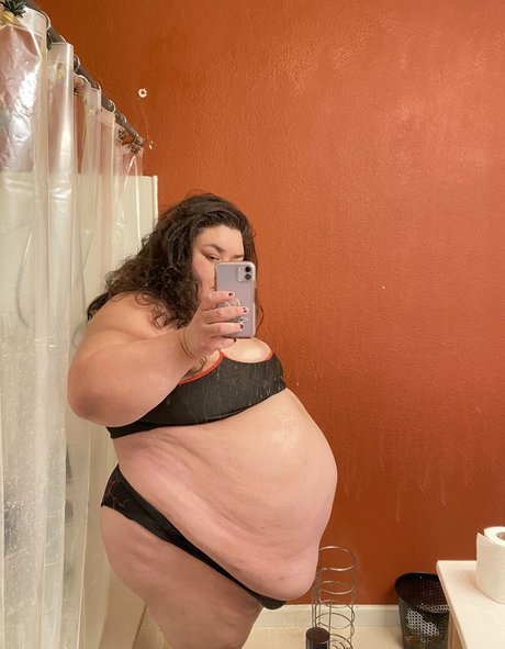 thicksadworld star nude pic